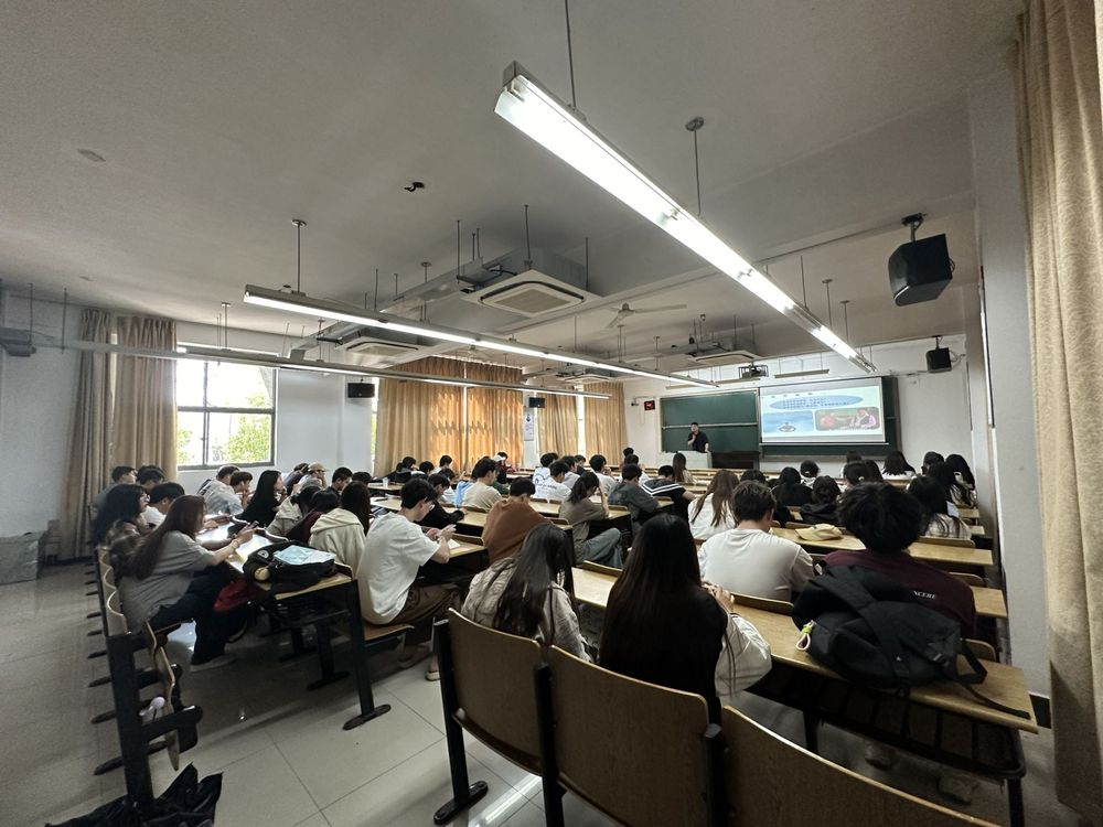 活期通 华夏活期通科技集团在南京邮电大学通达学院举办讲座