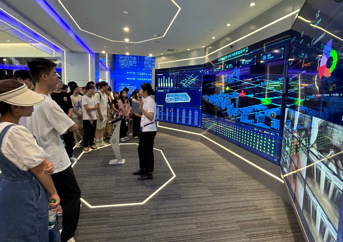 活期通 华夏活期通科技IT精英暑期实训营活动日 | 探秘南京江北新区研创园 科技火花点亮未来梦想